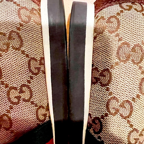 Authentic Gucci monogram sneakers . - Picture 2 of 7